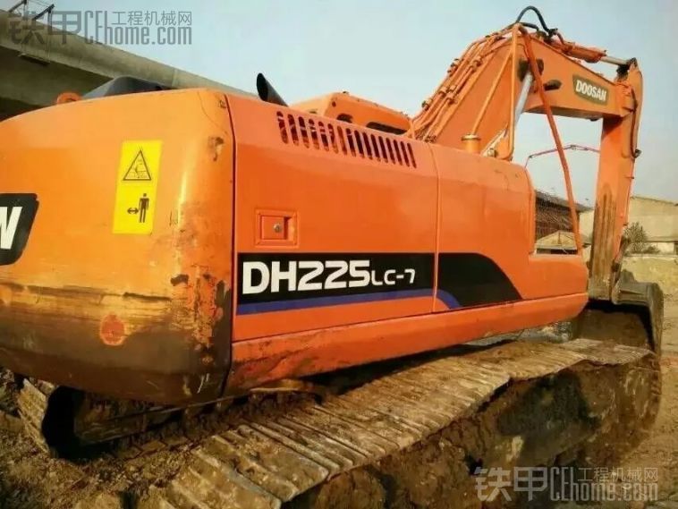 斗山 DH225-7 二手挖掘機(jī)價(jià)格 24萬 9800小時(shí)