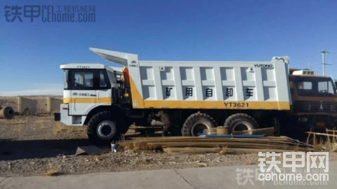 請教一下礦用寬體自卸車價格