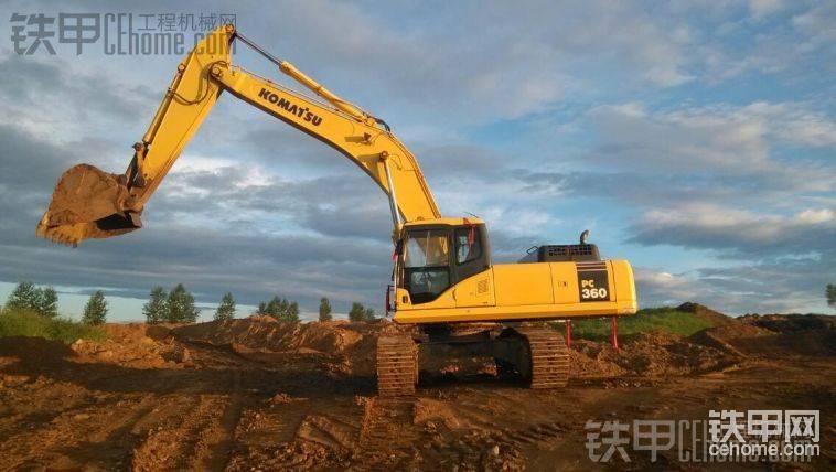 想求購(gòu)一臺(tái)小松360或者是300。10年前后。四十萬(wàn)左右的。有沒(méi)有?；蛘哒l(shuí)有小松售后的那種告訴我也行。謝了。
