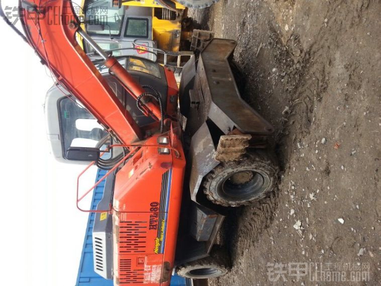 天津个人出售恒特80胶轮挖掘机