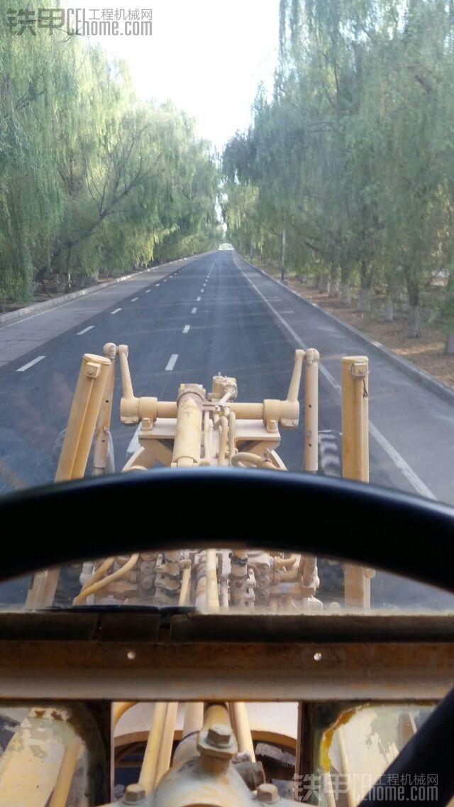 在路上三菱平地機(jī)陪我走過的歷程