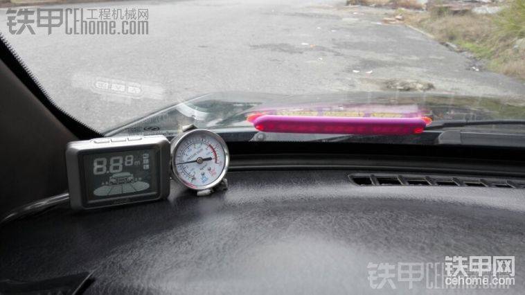 裝了氣喇叭，氣喇叭聲大得很，你按喇叭的時(shí)候時(shí)候人和車都讓得快一些