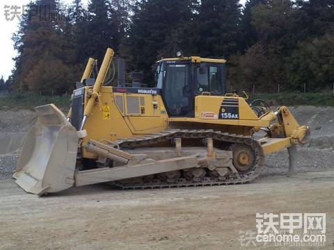 Komatsu D155AX