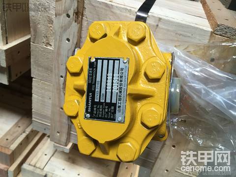 實拍推土機專用泵類
