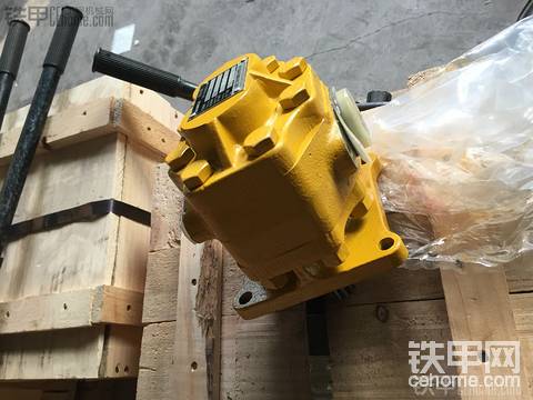 實拍推土機專用泵類