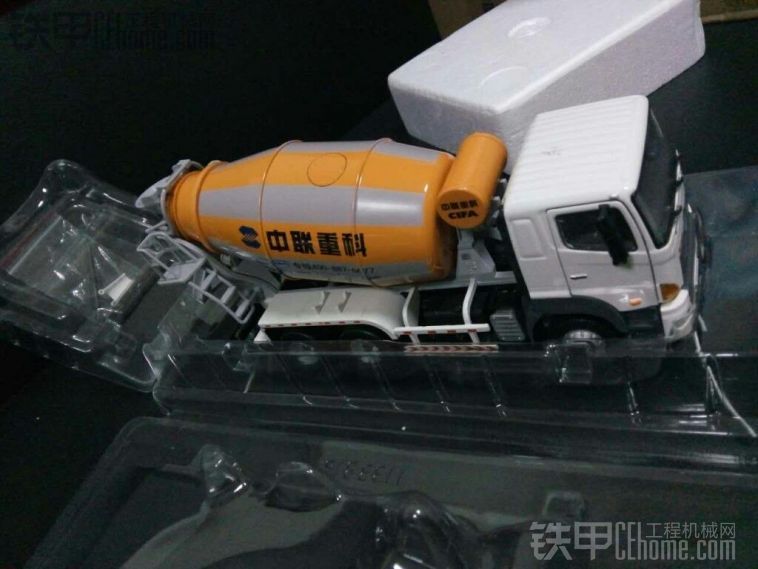 原廠中聯(lián)重科攪拌車(chē)模型出售