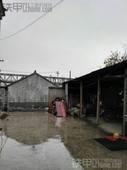 吃早餐时下大雨了