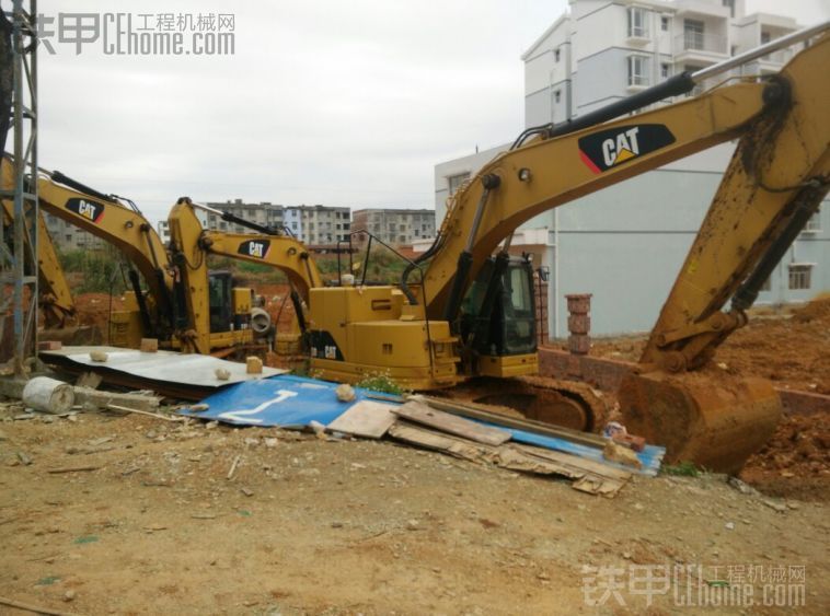 日立120拆三層樓房有壓力嗎