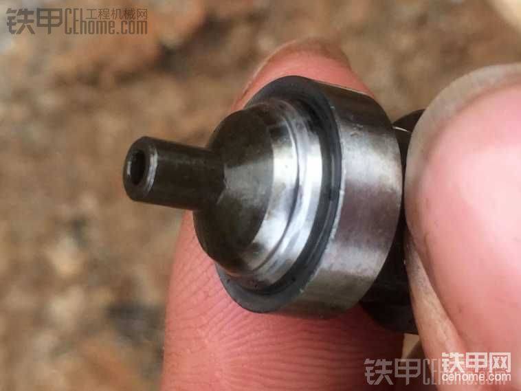 這個都磨出一條槽了，不知道掉臂是不是這個引起的！