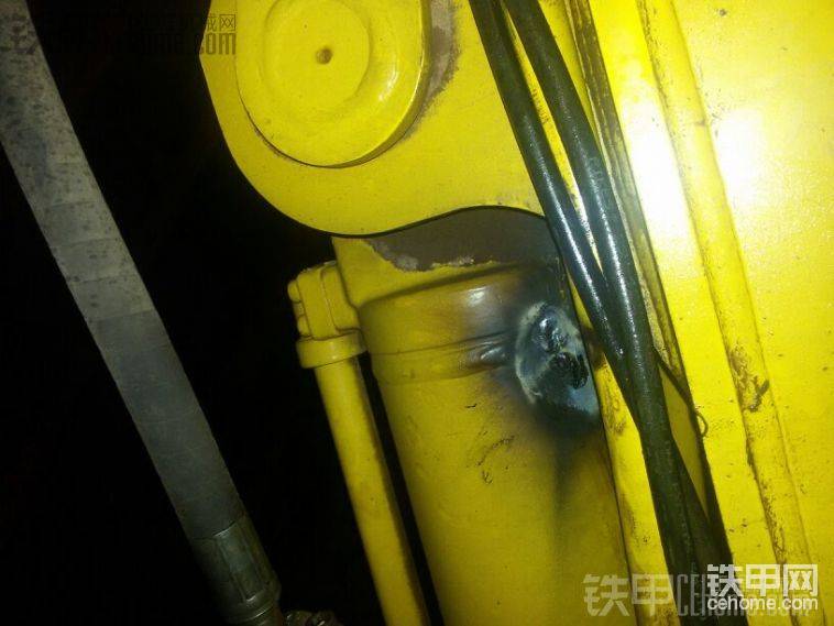 油缸焊縫沙眼漏油
