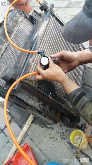 【春风得意】维修液压油散热器