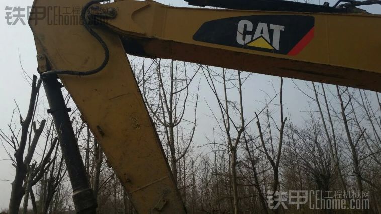 卡特彼勒 CAT320D 二手挖掘機(jī)價(jià)格 39萬 5600小時(shí)