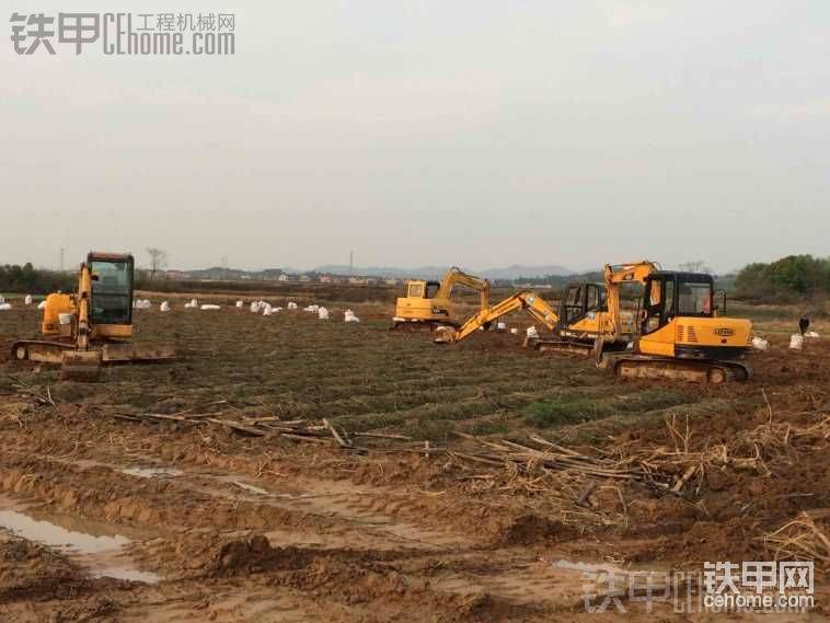 只有一臺我的是鐵甲，看看是不是很性感<img class="smiley" src="/img/smiley/default/hug.gif"><img class="smiley" src="/img/smiley/default/hug.gif">