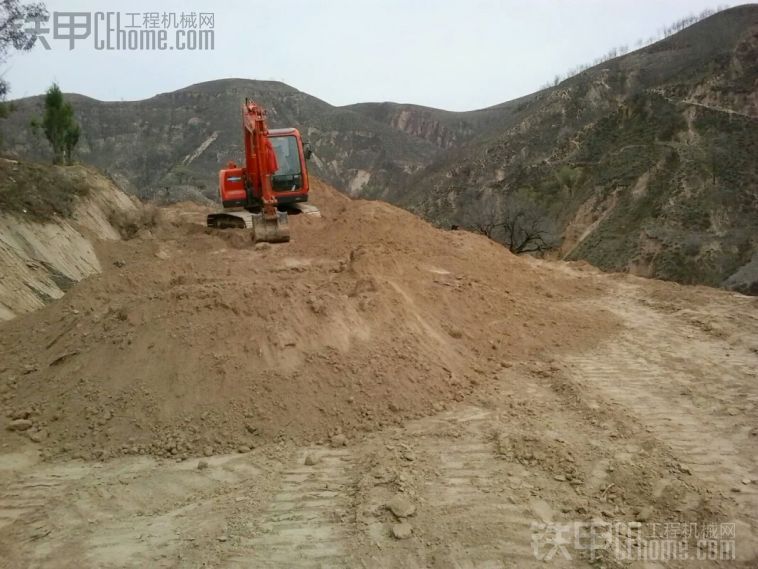 還是山上挖場地