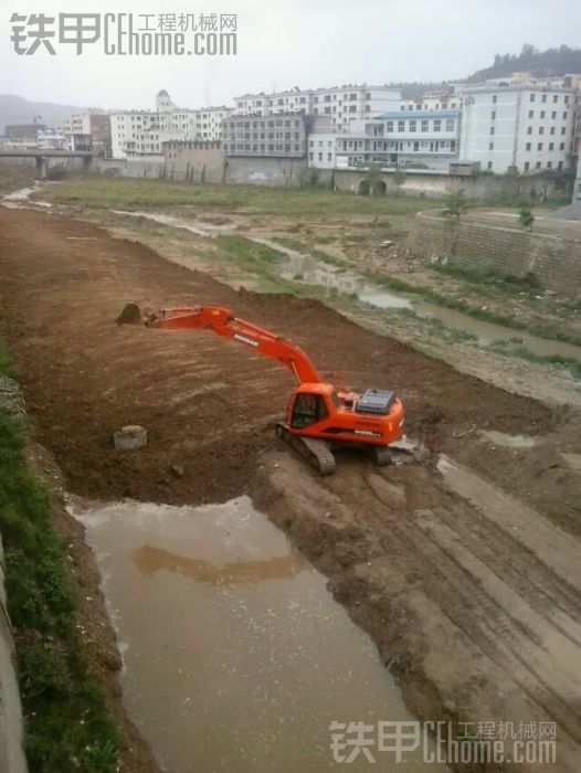 新卡特新斗山 河道污水管线回填 漂亮