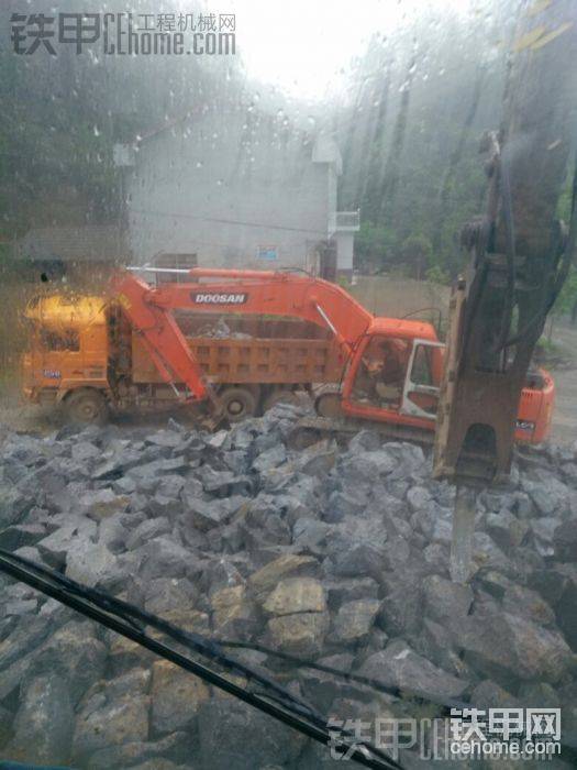 月租雨天也做事，风雨无阻
