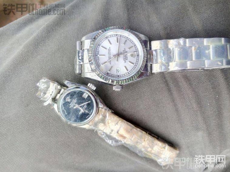 后來回家看到了標(biāo)志ROLEX，上網(wǎng)查了居然是勞力士<img class="smiley" src="/img/smiley/default/hug.gif"><img class="smiley" src="/img/smiley/default/hug.gif">
