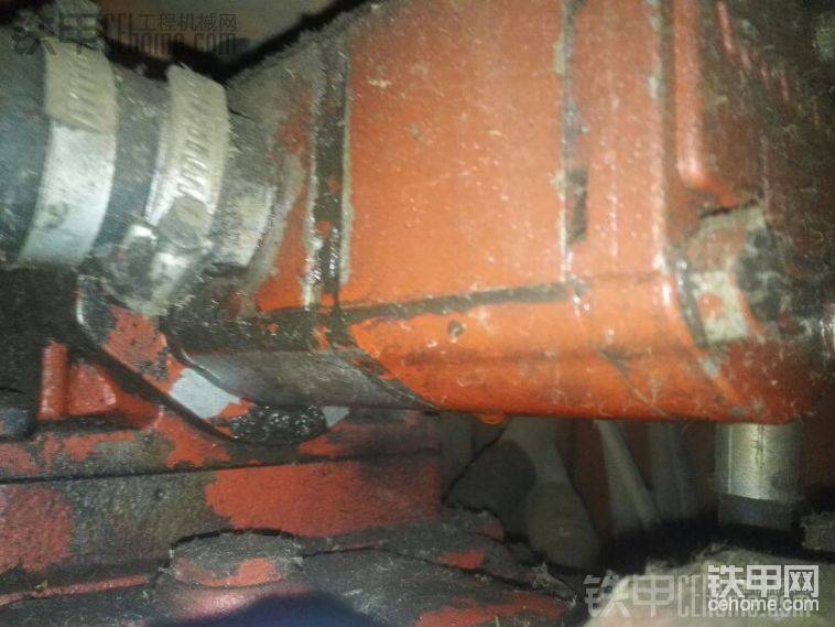 這個(gè)就是轉(zhuǎn)向助力泵
