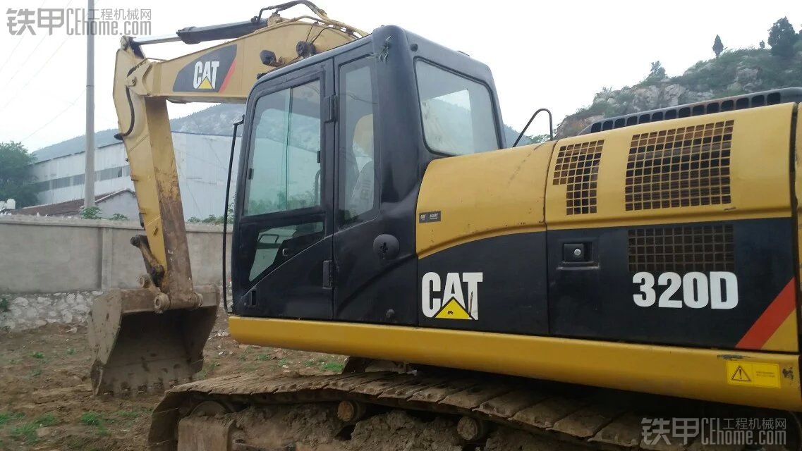 卡特彼勒 CAT320D 二手挖掘機(jī)價(jià)格 42萬(wàn) 5600小時(shí)