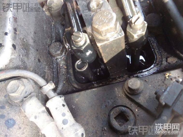 这才想起前几天调过气门，昨天只用了几个小时，肯定是我上次大意了，气门调节螺丝没有拧紧，产生的，
