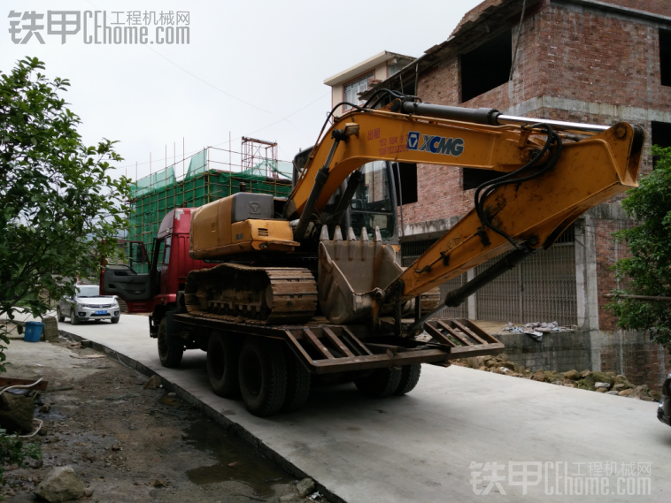 新拖車還沒改完先去接一單先