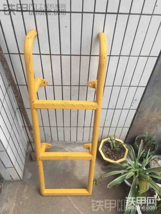 廣州發(fā)回來的，還有一個后擋泥板，東西不錯！有需要可以找我問聯(lián)系方式