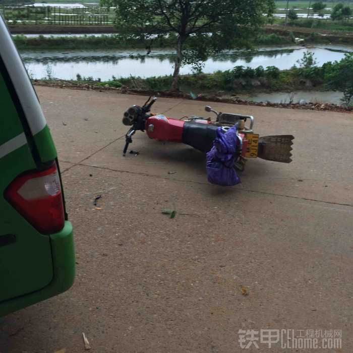 今天開(kāi)車碰人了