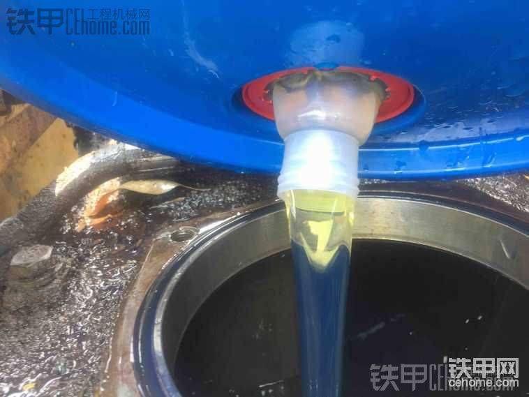加油中，