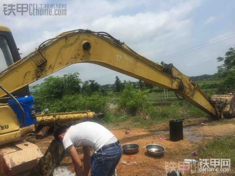 PC100－6換液壓油，機(jī)油！-帖子圖片