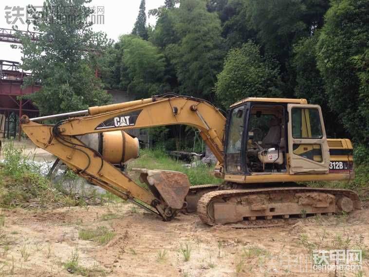 312BL，此機無任何問題，三大件未動過，12年深圳45萬買回的，在手上干了4千小時左右，現(xiàn)30萬轉(zhuǎn)讓