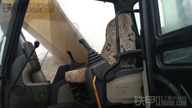 卡特彼勒 CAT320D 二手挖掘機價格 47萬 6500小時