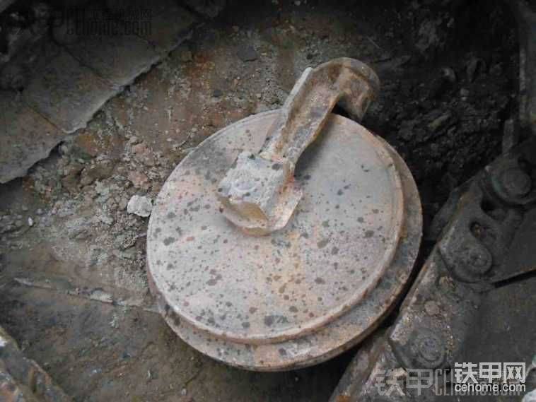 引導(dǎo)輪，兩個。