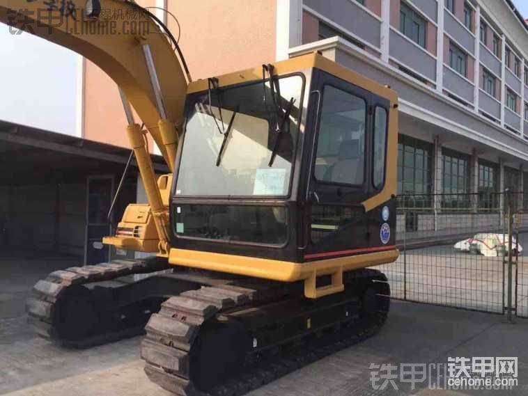   教練車，兩座。