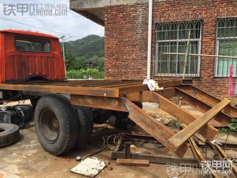 工具很簡單，就一臺電焊機和一臺等離子，外加一把卷尺。。