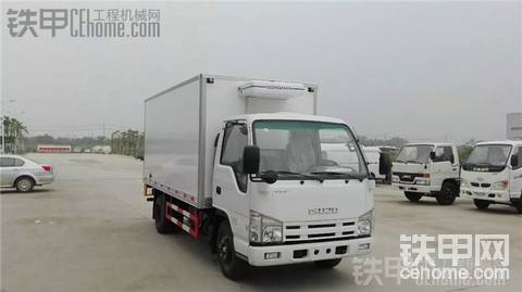 小型挖機(jī)拖車