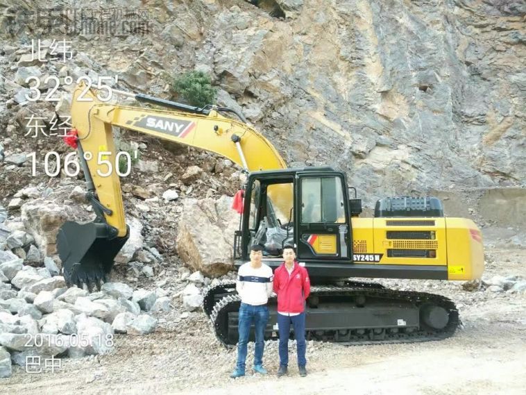 拆遷小伙提三一245礦山版挖掘機