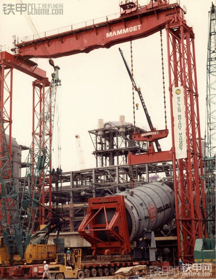 mammoet门式起重机吊装反应塔_铁甲工程机械论坛