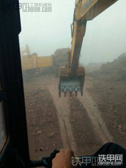車走了把路收了。
