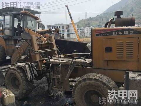 小鏟車265變速箱行走慢