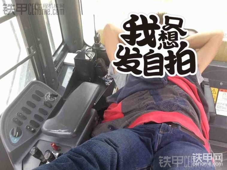 座椅很舒服，背靠可以放直下來，沒事可以睡個(gè)覺