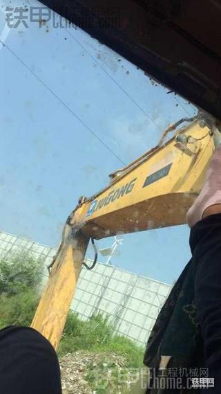 工地今天被人堵了。合伙人也被抓了。。