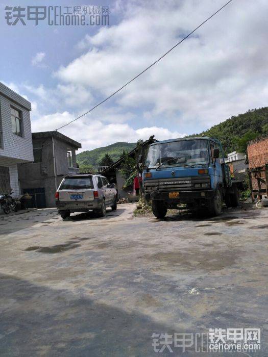 板车和运油车
