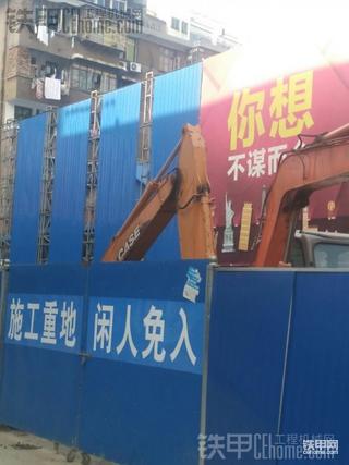 在市里中心干活，美女满街