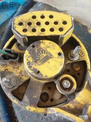 小松60-7发电机内置调节器改外置的