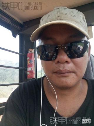 装车中，晒得象乌龟甘黑。。。。。