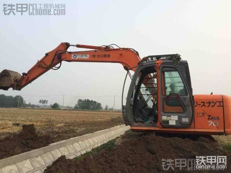 小臂大臂做過油漆，大臂比國(guó)產(chǎn)長(zhǎng)20公分！