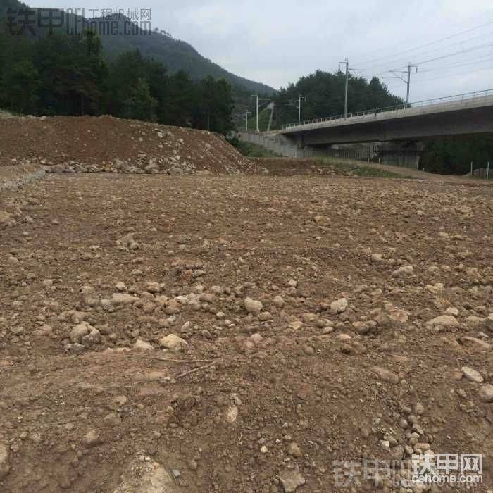 一個人一挖機，寂寞啊