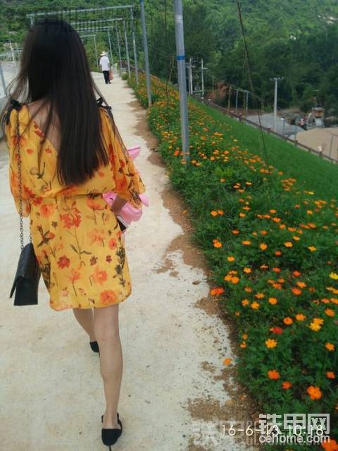 大美女啊。哥們兒傻乎的不會(huì)說話