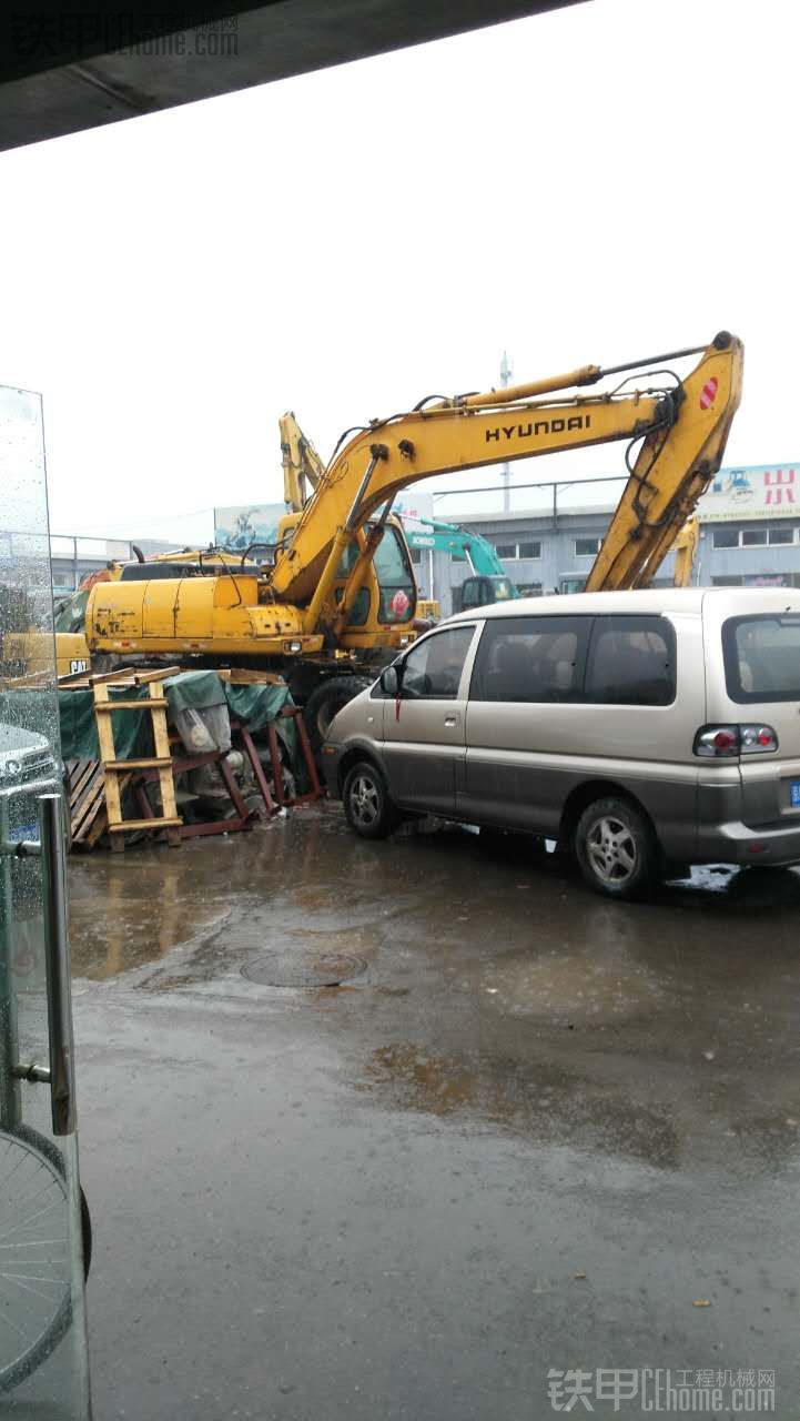 雨中的北京機(jī)械城顯得有些