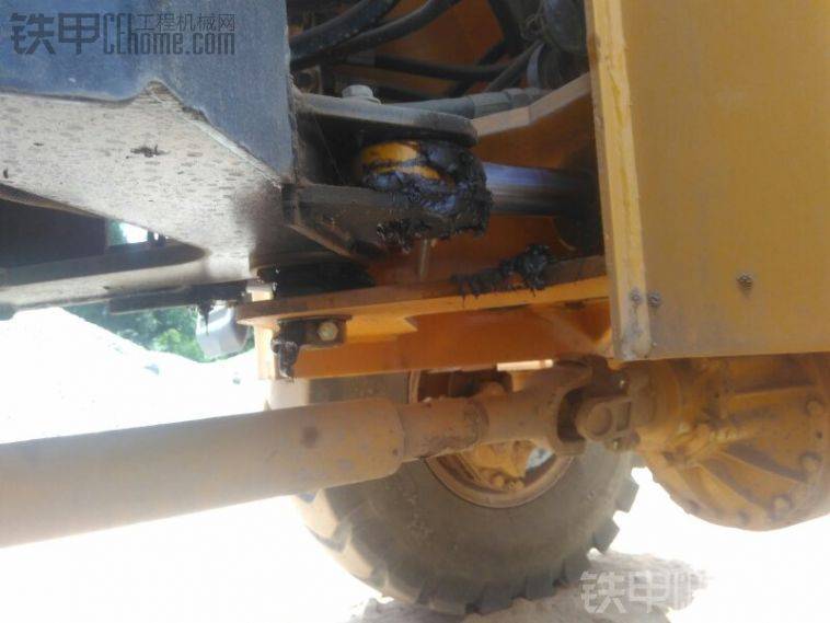 全車無漏油情況，橋包上的是換機(jī)油的時候?yàn)⒌降摹?